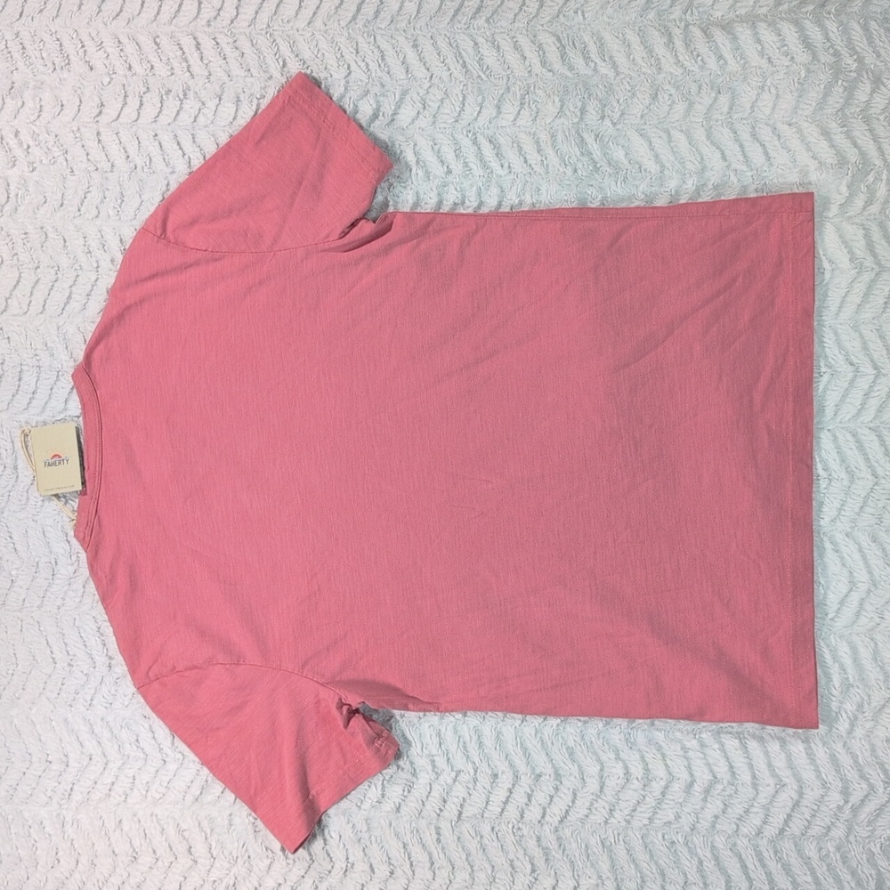 477. Faherty Sunwashed Pocket Tee | Color: Faded Flag - Picture 8 of 9